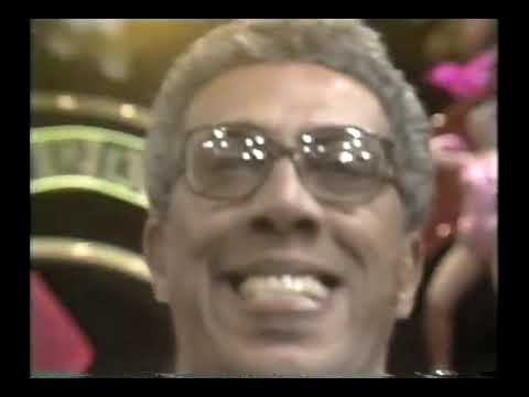 Paulo Silvino apresentando o Cassino do Chacrinha (1988) (Terceiro Programa)