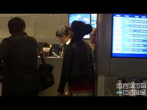 121111 Bora & Soyou @ LAX Airport Departure [SBS Kpop Super Concert]