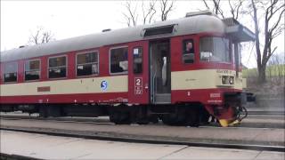 preview picture of video 'vlakové nádraží v Písku - vlak 854 009 - 8 (Hydra)'