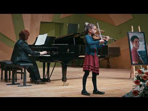 Nováček Perpetuum mobile, Lilach Pillersdorf (10)