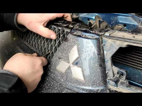 снять нижнию решетку бампера ланцер 9