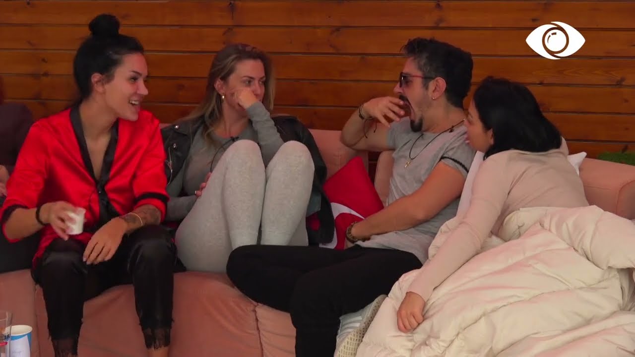 Këtu lëpihen për një cigare/ Efi: Unë këtë nuk e bëj!