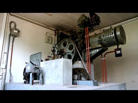Machine Room Tour! Vintage Schindler R-series traction elevator @ Via Nassa 66, Lugano, Switzerland