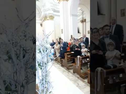 La proposta di matrimonio diventa realtà!!!! ingresso degli sposi in chiesa!!