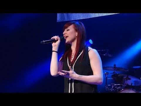 Jen Ledger Singing 