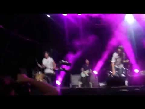 We Are Standard 'The first girl who got a kiss without a please' @ El Arenal, Bilbao