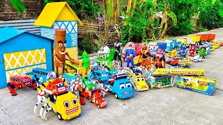 Download lagu WOAH!! Long Tronton Truck Unloads Toy Cars, Mixer Trucks, and Excavators mp3