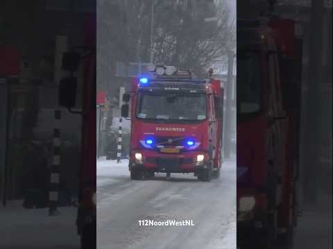 TS 11-2032 Brandweer Edam met spoed onderweg naar een inzet in Volendam