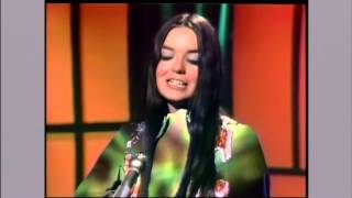 CRYSTAL GAYLE - 19 OR 20 - SINGS AND PLAYS GUITAR - EARLY 70&#39;s