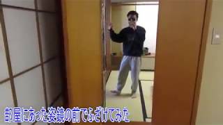 姿鏡の前でおふざけをするsyamuさん