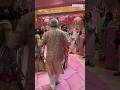 Nita Ambani नज़र आई Radhika Merchant के पिता के साथ Dandiya खे