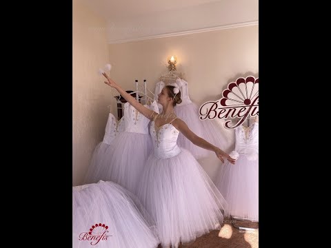 Stage costume  F 0078 - video 2