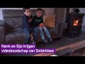 Thuiswerkende Sinterklaas verrast broertjes Harm en Gijs