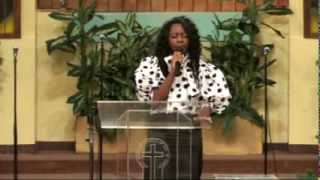 Evangelist Daschelle Weaver singing at West Angeles COGIC