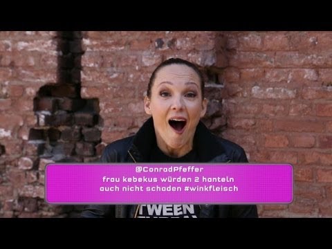 Kebekus hat Winkfleisch! Mean Tweets | Comedy Preis