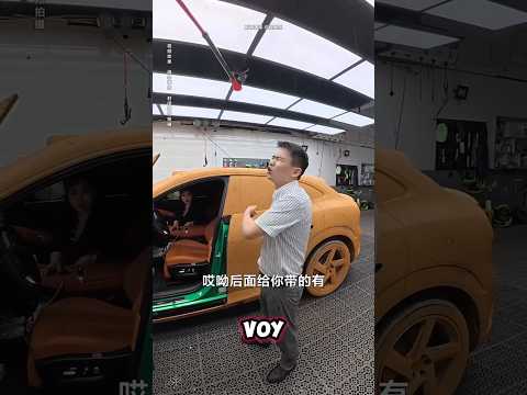 “¡El mecánico limpió gratis el coche embarrado de una desconocida!😱🚗”#shorts