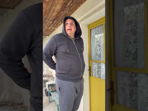 Voi ce credeți, este și el hot?😂 @apollothegreek