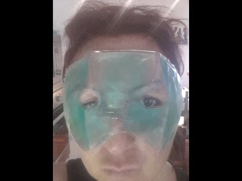 I trifala di una faccia imballano risposte Lo stringimento di un secolo in Naberezhnye Chelny