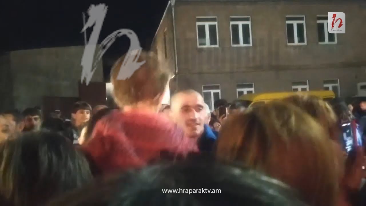 Ինչպես են Արթիկում դիմավորում գերեվարումից վերադարձած Մարտին Աղրամանյանին