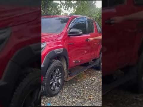 Toyota Hilux estribos eléctricos