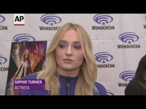 At Wondercon, actress Sophie Turner says there's no need to label sexuality. (March 30)