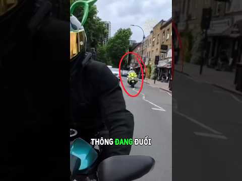 Anh ấy tưởng viên cảnh sát đuổi theo để xin bút mầm 🥹