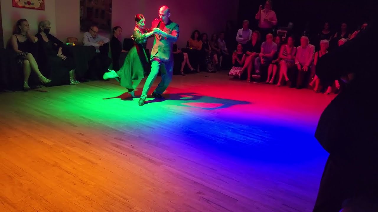 Video thumbnail for Argentine tango:Guillermina Quiroga & Mariano Logiudice - Una fija (Glorias de ayer)