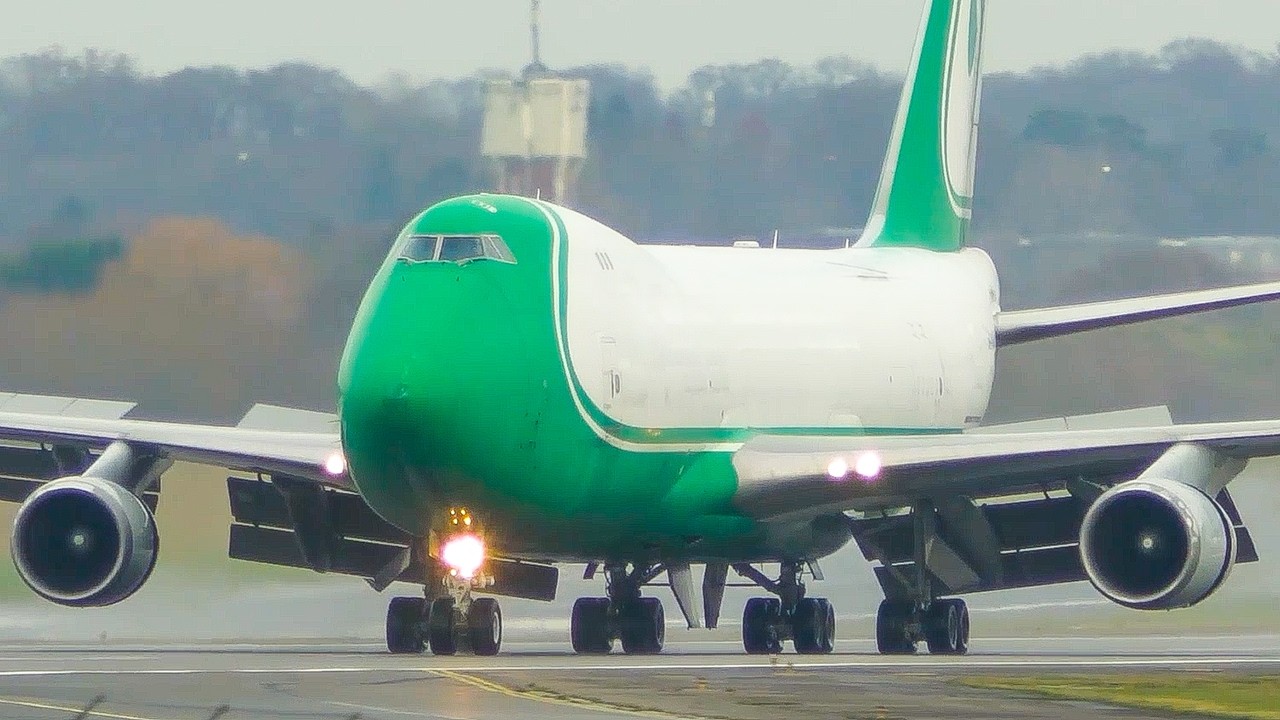 60 MINUTES PURE AVIATION - GREEN Boeing 747, Airbus A380, IL62 ... (4K)