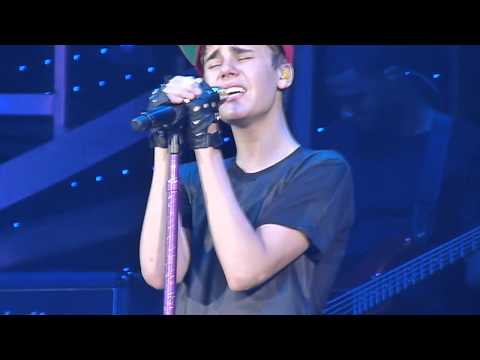 THAT SHOULD BE ME Justin Bieber MY WORLD TOUR PARIS 29/03/2011