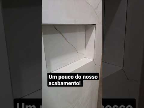 Nicho porcelanato. Um pouco do nosso acabamento. #porcelanatos #acabamentos #banheiro
