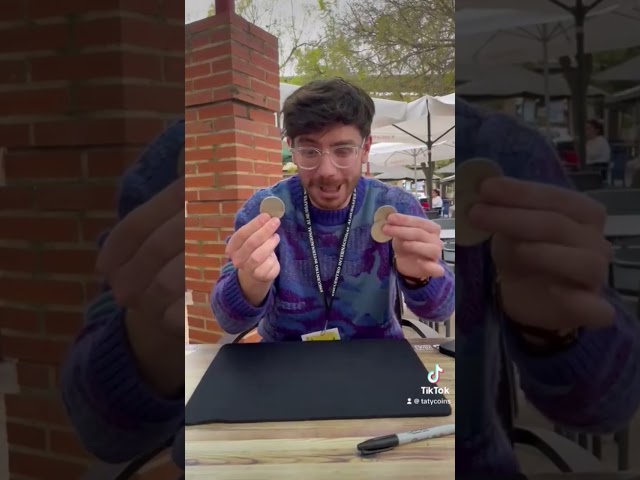 Vídeo relacionado con Lámpara mágica de monedas intercambiables, moneda intercambiable, trucos mágicos, mago, primer plano, ilusiones, accesorios de truco, mentalismo, moneda que aparece desaparecer Magia Street