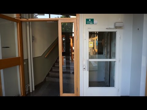 1998 KONE / Motala chain drive elevator without inner doors @ Ågatan 55, Linköping, Sweden