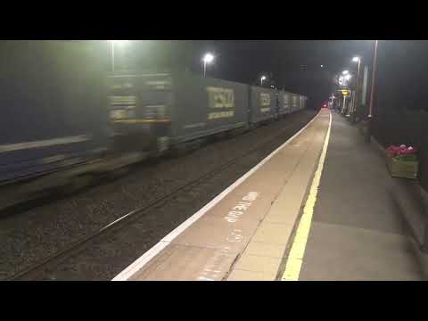 88003 genesis working 4M48 mossend euroterminal to daventry Drs (Tesco)