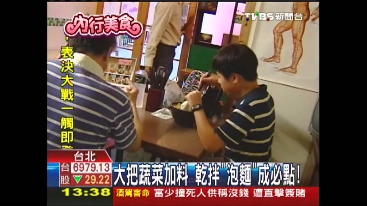 大把蔬菜加料 乾拌「泡麵」成必點!