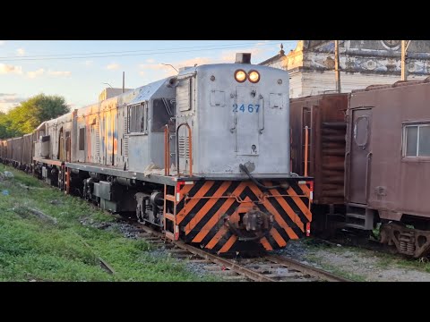 Trem carregado entrando no pátio de Santaluz-BA com locomotiva U15B liderando