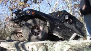 preview picture of video 'Obstacle at Potts Mountain Jeep Trail.'