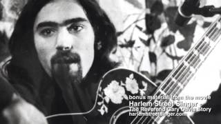 Rev. Gary Davis teaching Hesitation Blues to Woody Mann