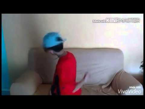 QUANDO TO OUVINDO MUSICA ALTA E MINHA MÃE CHEGA...