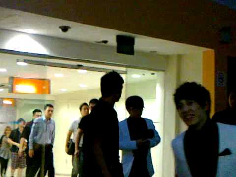 BLOCK B ARRIVAL AT SG FANMEET 28122011.mp4