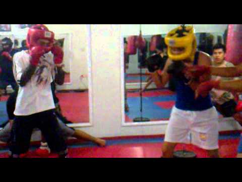 Sparring muay thai 2 gimnasio 3 culturas