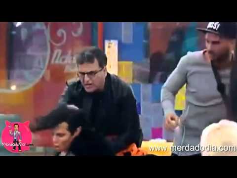 Zeze Camarinha agride José Castelo Branco