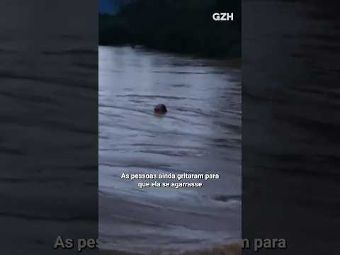 momento em que uma mulher é levada pela correnteza do Rio Pardo, em Candelária rio grande do sul
