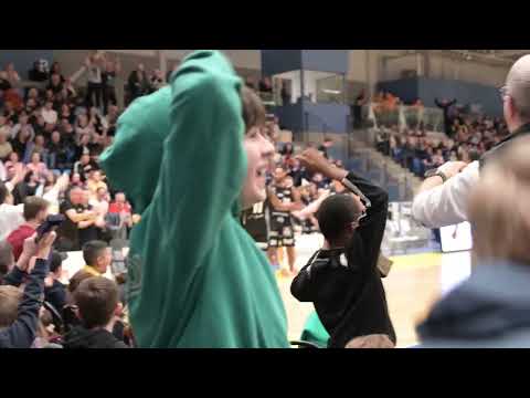 KeShawn Curry dunk on the buzzer