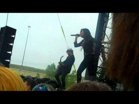 Demi Lovato live singing "Nothing On Me" June.20th