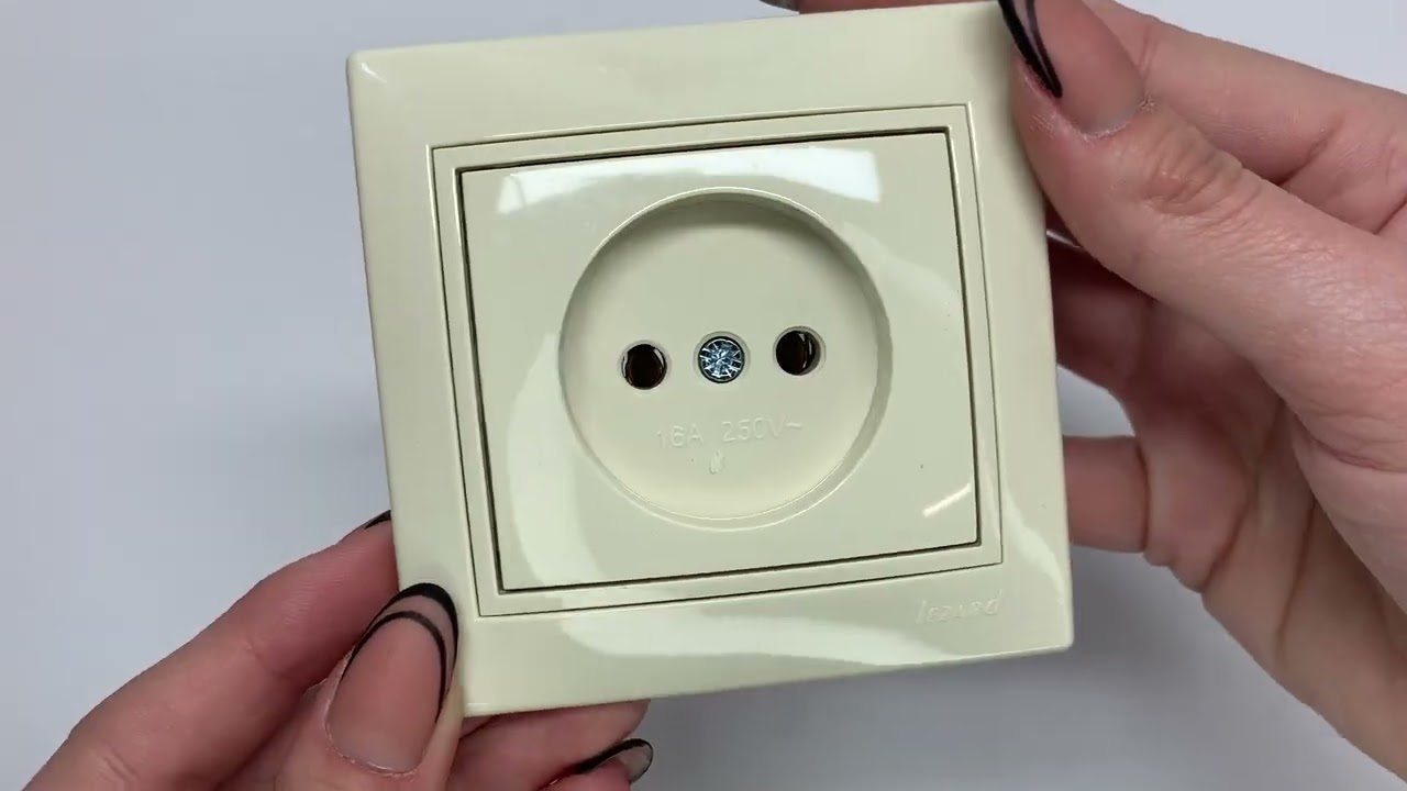 Розетка одинарная б/з с вставкой LEZARD Mira крем 701-0303-121B