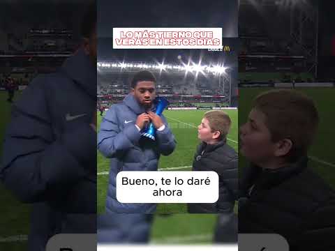 ¡Gesto de crack! 👕 Mbaye emocionó a un niño