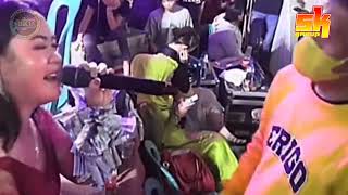 Download lagu Hitam Bukan Putih - Erika Syaulina - Sk Group mp3