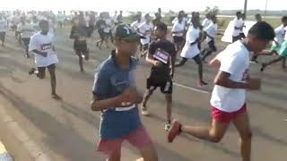 preview picture of video 'RAIPUR  HALF  MARATHAN / SHAHID  VEER NARAYAN SING STADIUM / RUNNING 21 KM /, '