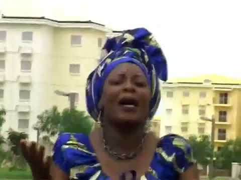 Clarisse Capitao - Louvor  Buyakala  kimoyo