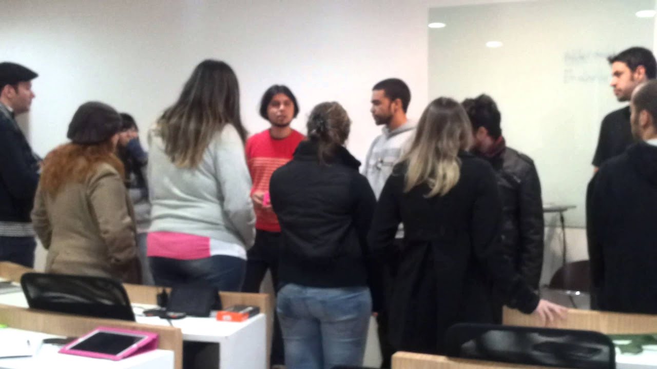 Dinâmica corporal de apresentação pessoal num grupo